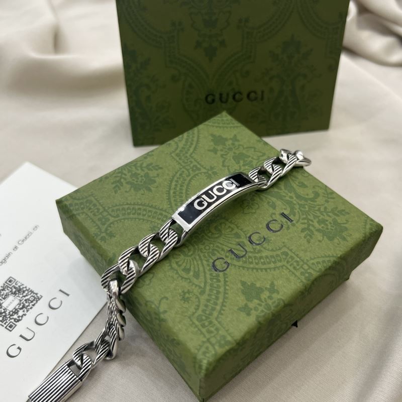 G*u*i bracelets